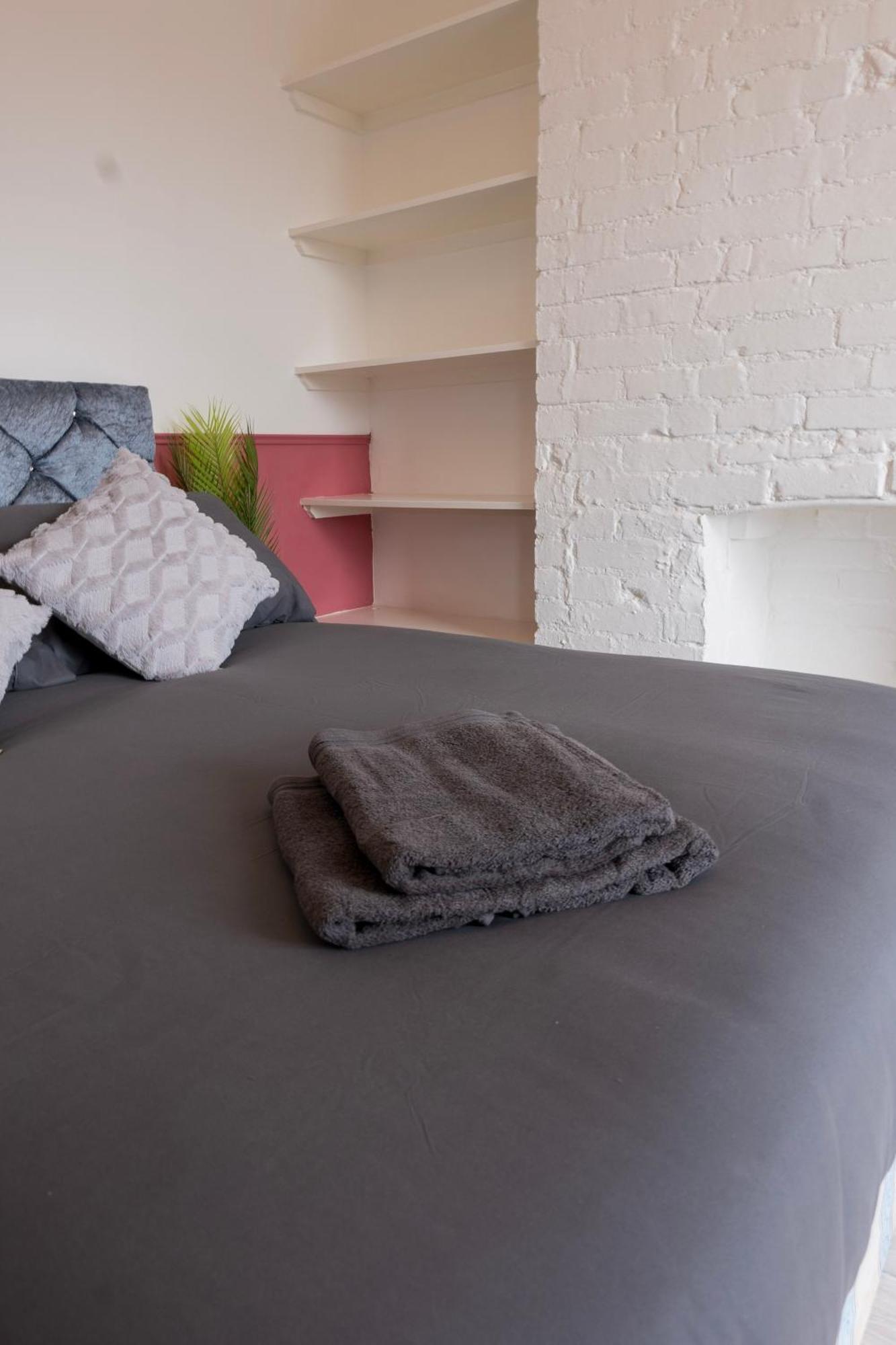 5C- Stylish Urban Retreat - Spacious 2 Bed Flat 런던 외부 사진