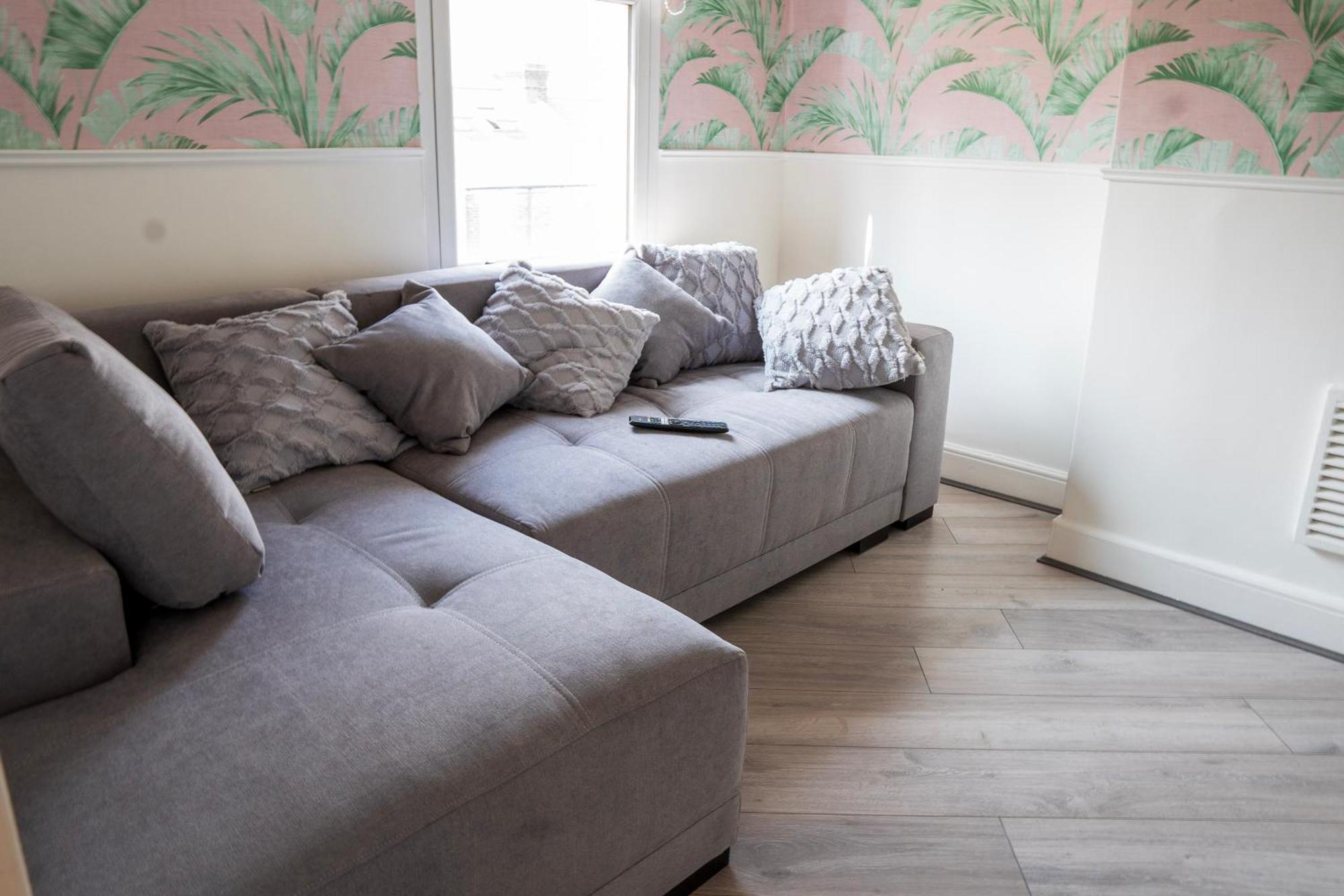 5C- Stylish Urban Retreat - Spacious 2 Bed Flat 런던 외부 사진