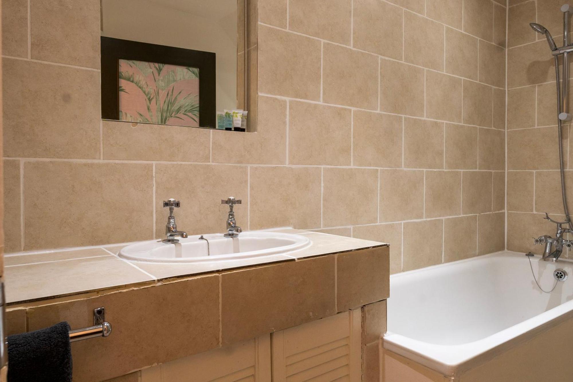 5C- Stylish Urban Retreat - Spacious 2 Bed Flat 런던 외부 사진